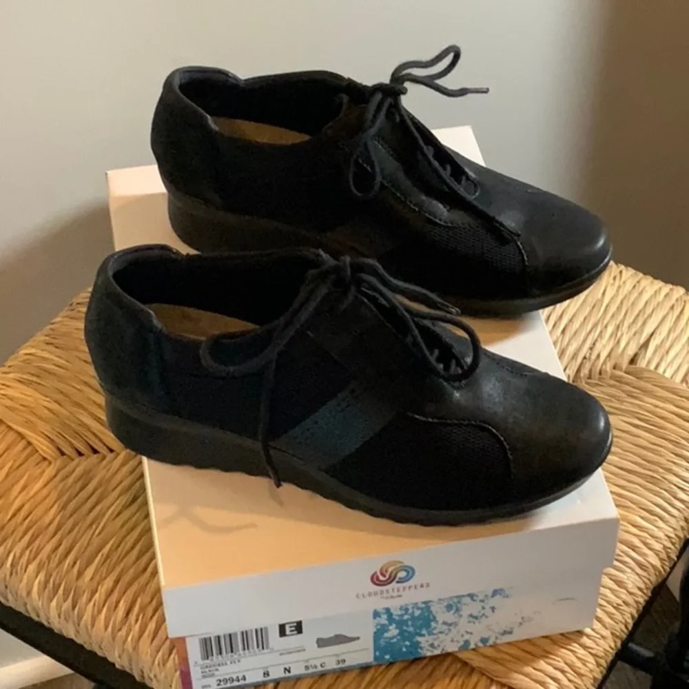 CLARKS CLOUDSTEPPERS Caddell Fly Wedges NWT Black 8 Narrow